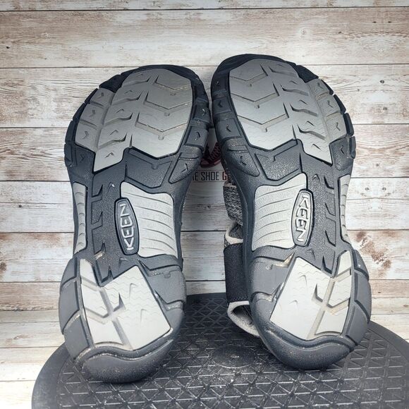Keen Men's Size 11 Newport H2 Closed Toe Black Grey Outdoor Hiking Sandals - Picture 7 of 10